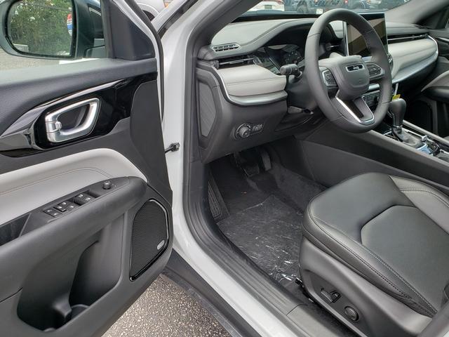 new 2025 Jeep Compass car, priced at $34,615