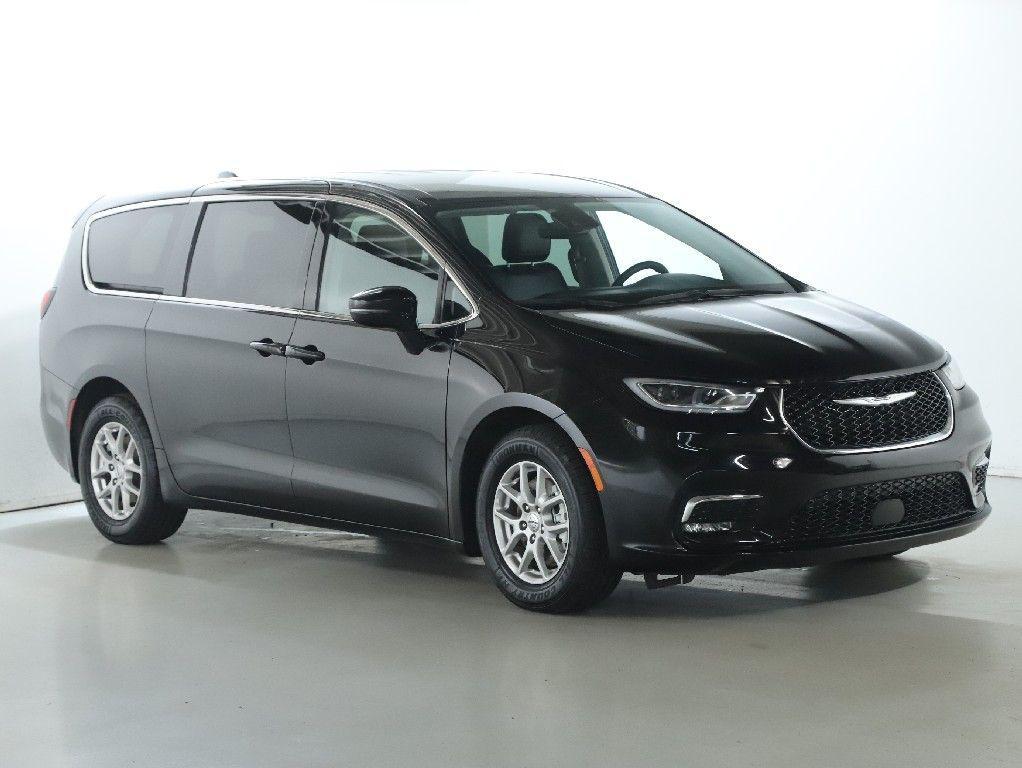 used 2024 Chrysler Pacifica car, priced at $28,383