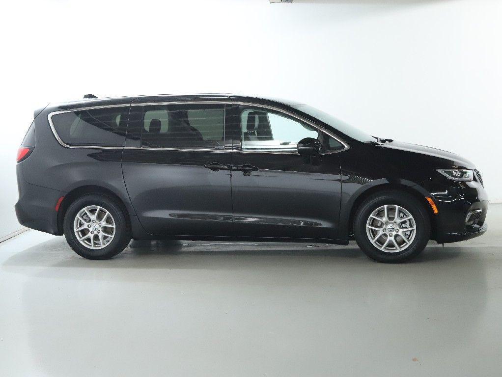 used 2024 Chrysler Pacifica car, priced at $28,383