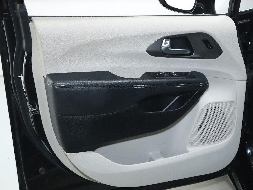 used 2024 Chrysler Pacifica car, priced at $28,383