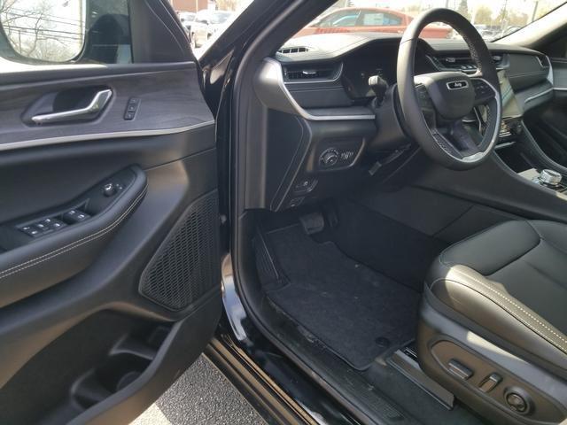new 2025 Jeep Grand Cherokee car, priced at $51,354