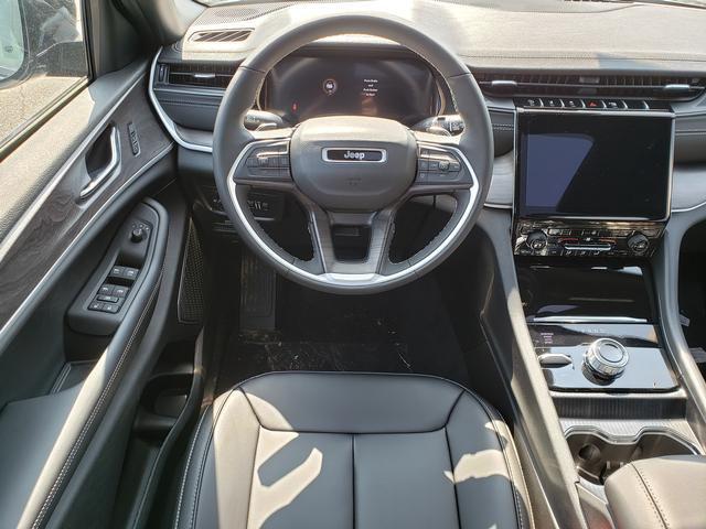new 2025 Jeep Grand Cherokee car, priced at $48,192