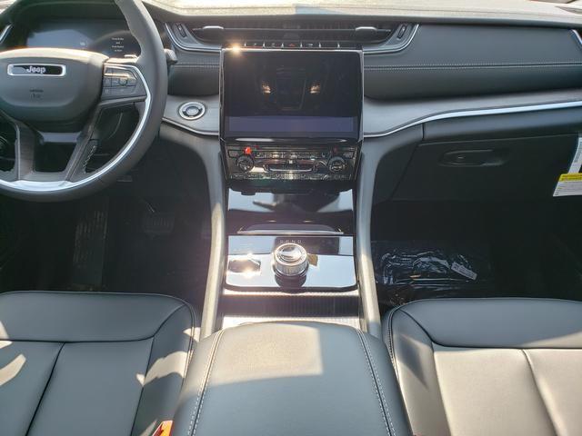 new 2025 Jeep Grand Cherokee car, priced at $48,192