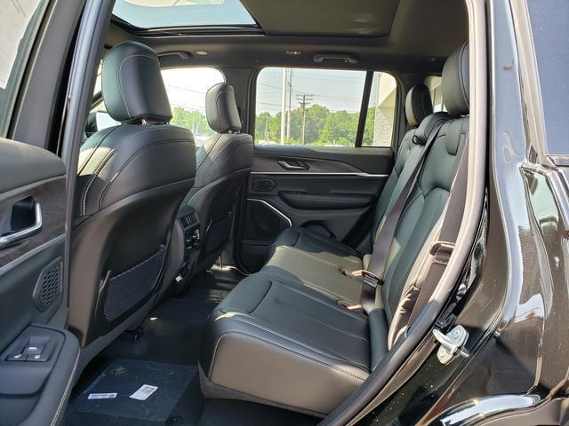 new 2025 Jeep Grand Cherokee car, priced at $48,192