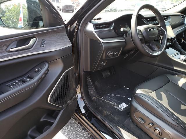 new 2025 Jeep Grand Cherokee car, priced at $48,192