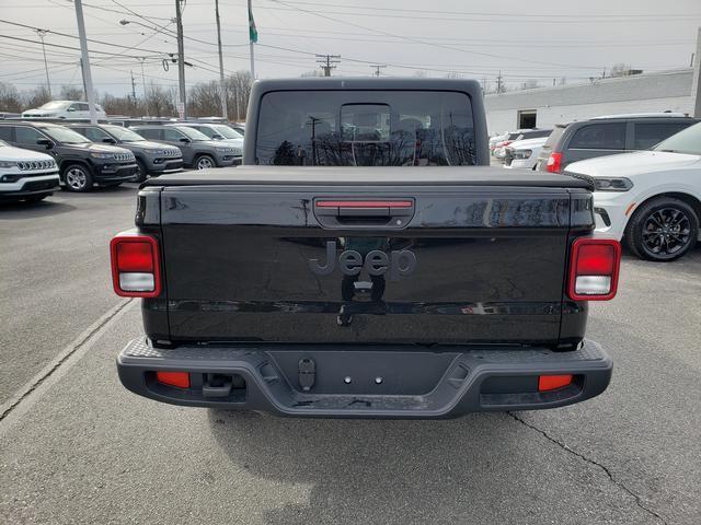 new 2024 Jeep Gladiator car, priced at $45,227