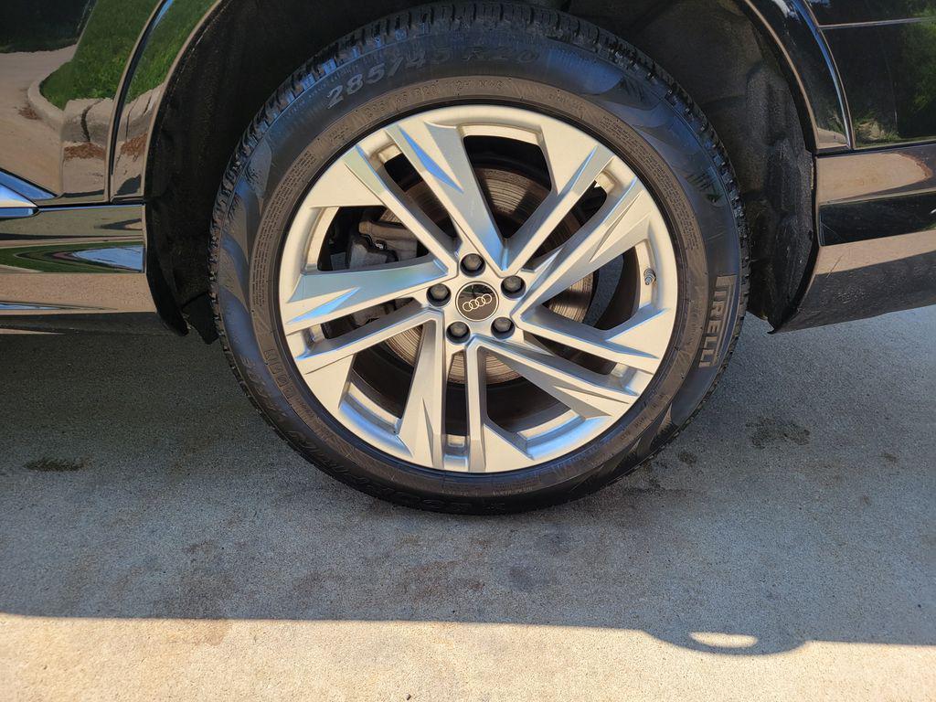 used 2024 Audi Q7 car, priced at $42,991