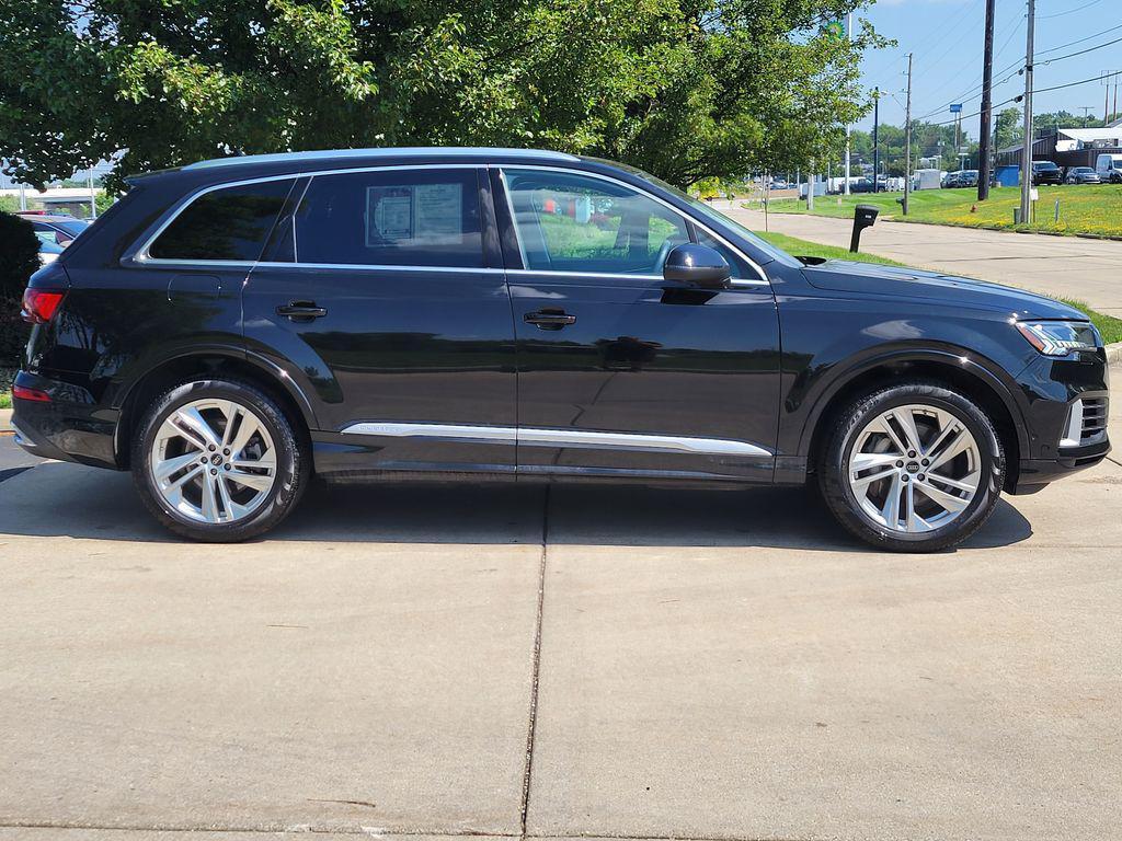 used 2024 Audi Q7 car, priced at $42,991