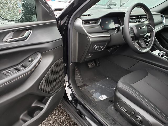 new 2025 Jeep Grand Cherokee car, priced at $32,364