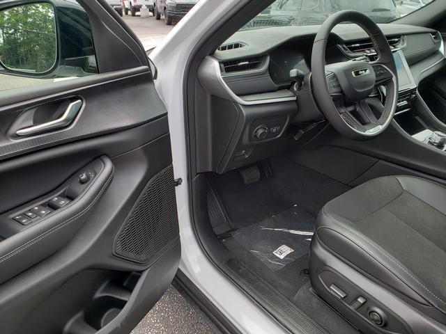 new 2025 Jeep Grand Cherokee car, priced at $41,007