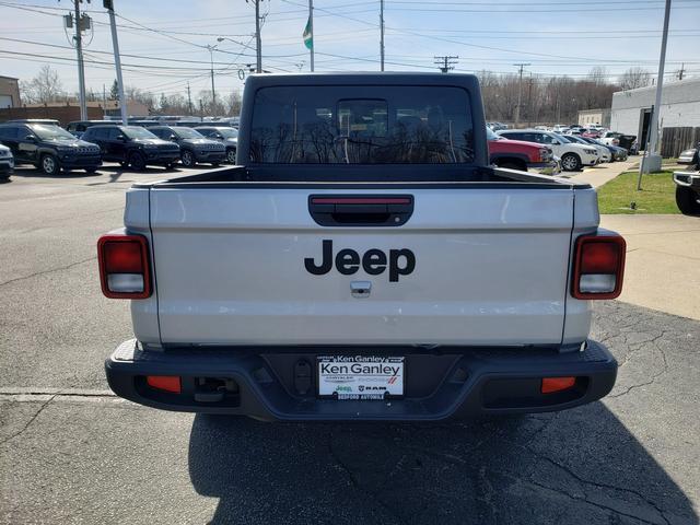 new 2024 Jeep Gladiator car, priced at $42,389