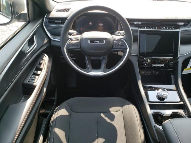 new 2025 Jeep Grand Cherokee car, priced at $35,495