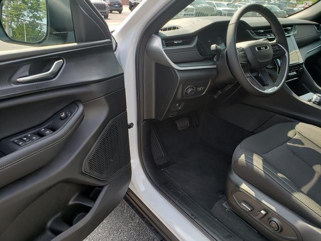 new 2025 Jeep Grand Cherokee car, priced at $35,495