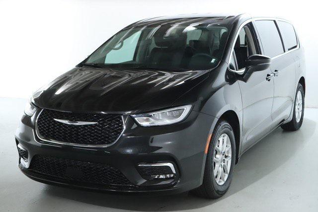 used 2023 Chrysler Pacifica car, priced at $25,133