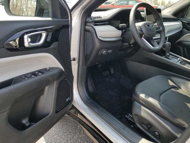 new 2025 Jeep Compass car, priced at $38,813