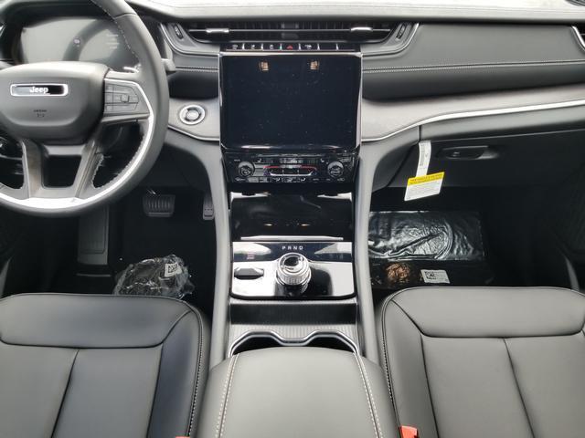 new 2025 Jeep Grand Cherokee car, priced at $44,795