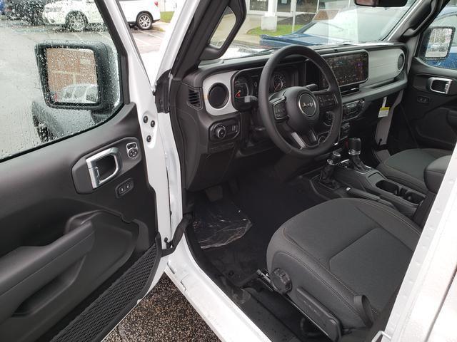new 2025 Jeep Wrangler car, priced at $41,433