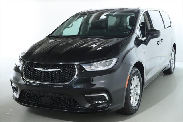 used 2023 Chrysler Pacifica car, priced at $23,903