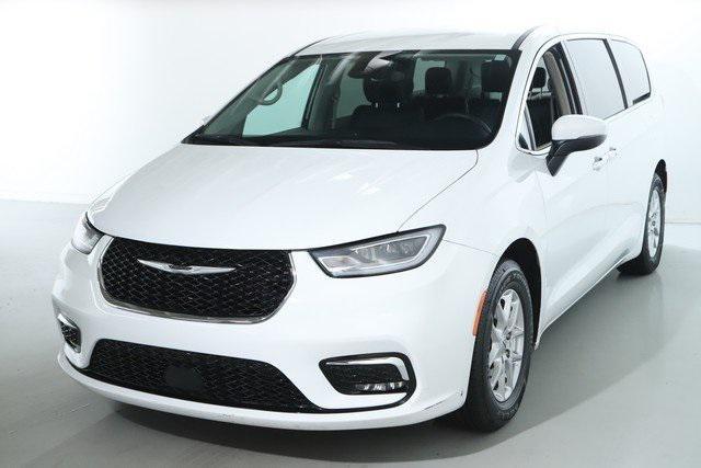 used 2023 Chrysler Pacifica car, priced at $25,604