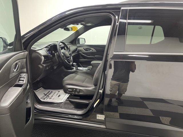 used 2023 Chevrolet Traverse car, priced at $30,998