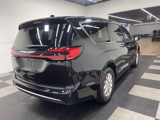new 2025 Chrysler Pacifica car, priced at $39,752