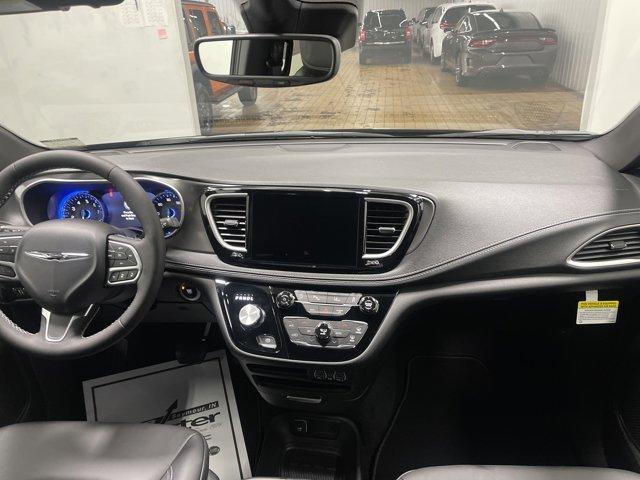 new 2025 Chrysler Pacifica car, priced at $39,752