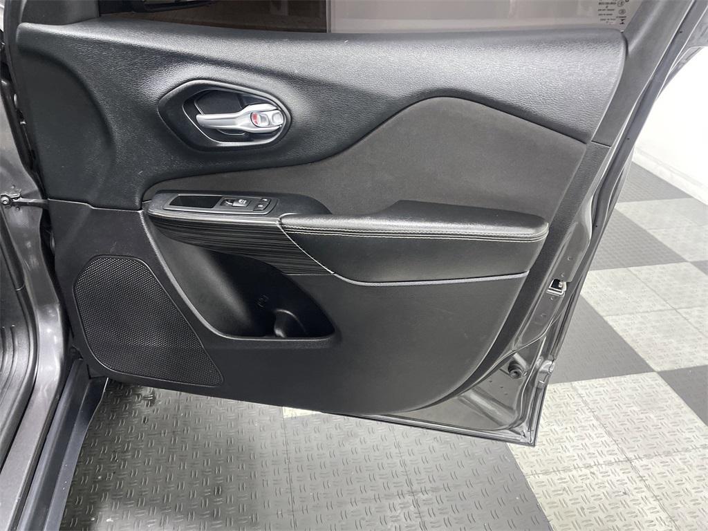 used 2015 Jeep Cherokee car, priced at $12,053