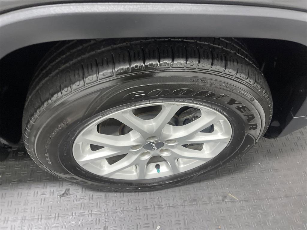used 2015 Jeep Cherokee car, priced at $12,053