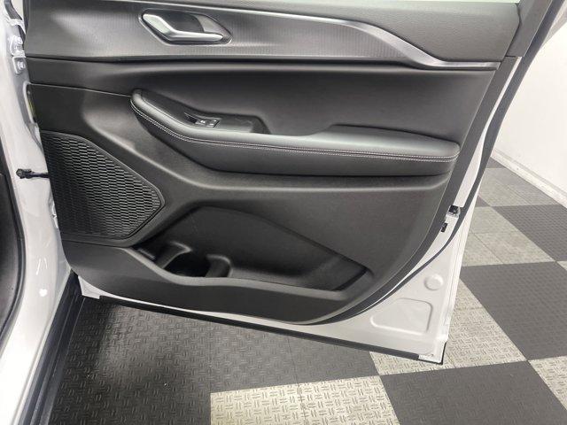 new 2025 Jeep Grand Cherokee car, priced at $40,068