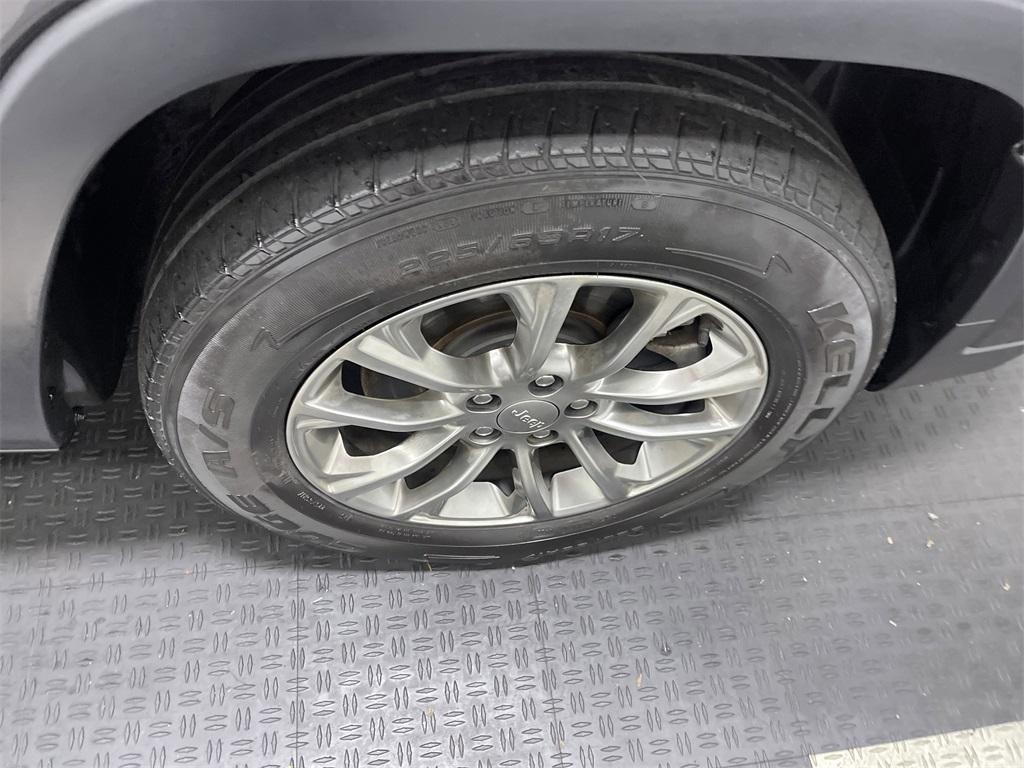 used 2021 Jeep Cherokee car, priced at $20,172