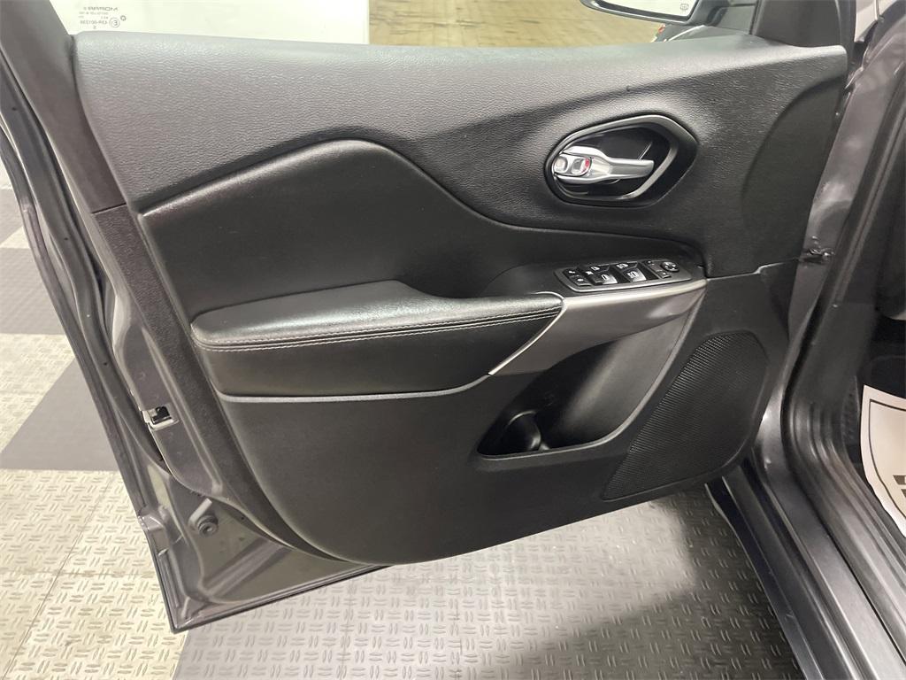 used 2021 Jeep Cherokee car, priced at $20,172