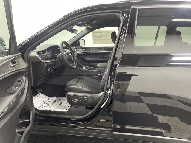 new 2025 Jeep Grand Cherokee car, priced at $43,128