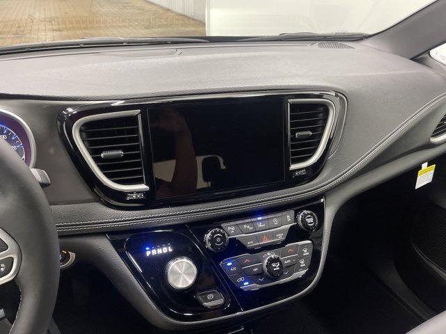 new 2025 Chrysler Pacifica car, priced at $41,032