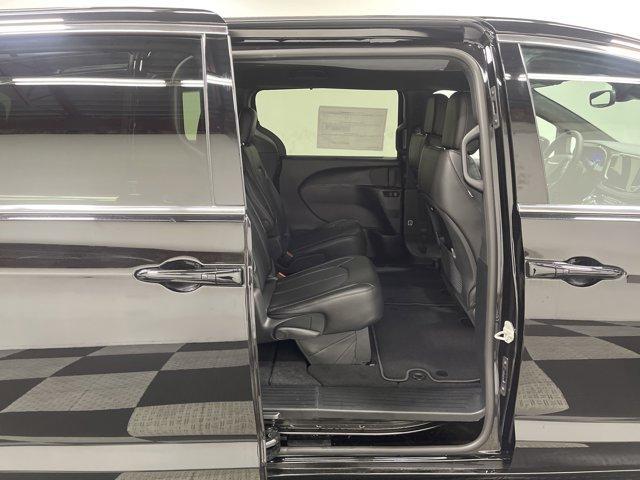 new 2025 Chrysler Pacifica car, priced at $41,032
