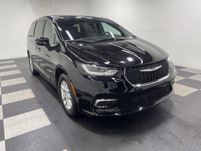 new 2025 Chrysler Pacifica car, priced at $41,032