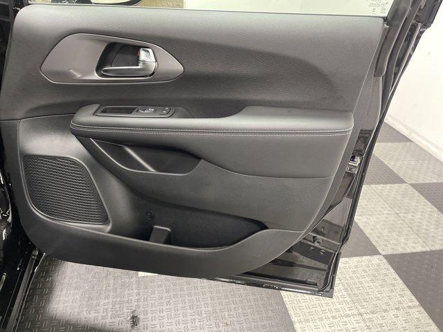 new 2025 Chrysler Pacifica car, priced at $41,032