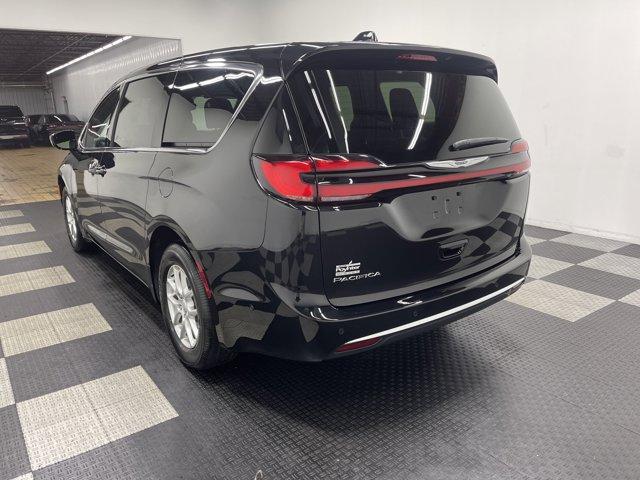 new 2025 Chrysler Pacifica car, priced at $41,032