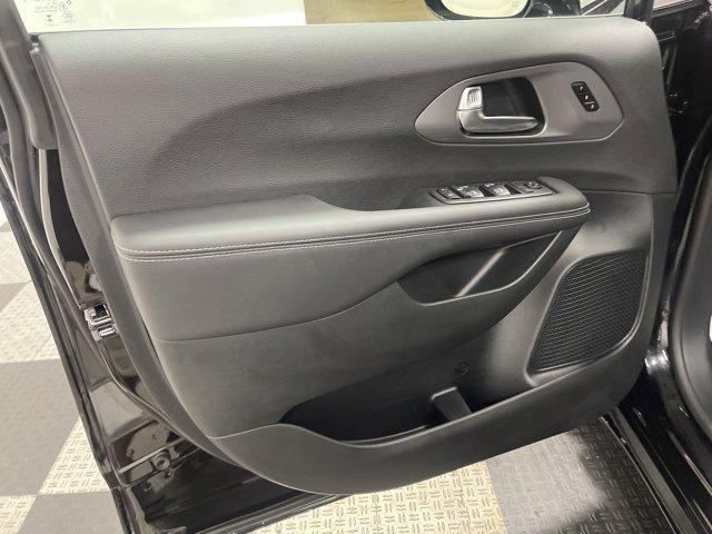 new 2025 Chrysler Pacifica car, priced at $41,032