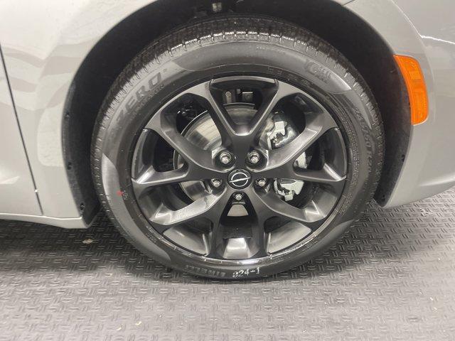 new 2025 Chrysler Pacifica car, priced at $46,626