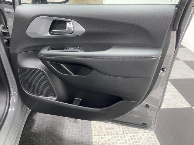 new 2025 Chrysler Pacifica car, priced at $46,626