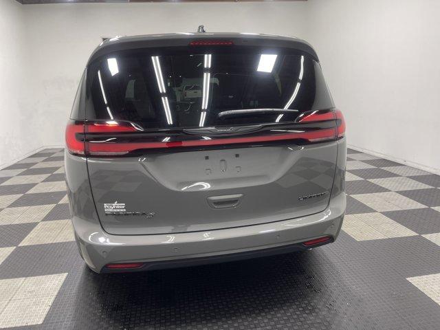new 2025 Chrysler Pacifica car, priced at $46,626