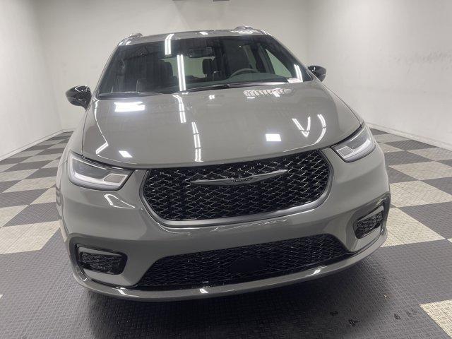 new 2025 Chrysler Pacifica car, priced at $46,626