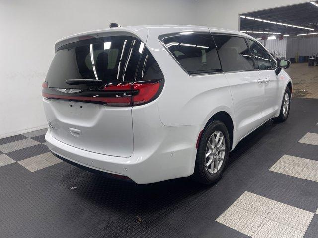 new 2025 Chrysler Pacifica car, priced at $41,032
