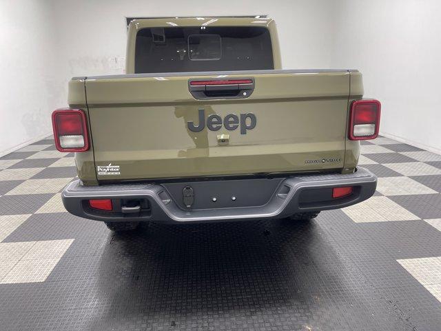 new 2025 Jeep Gladiator car, priced at $44,327