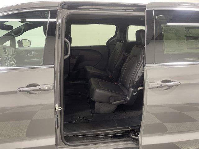 new 2025 Chrysler Pacifica car, priced at $41,527