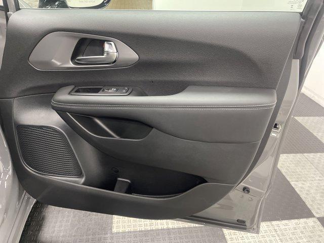 new 2025 Chrysler Pacifica car, priced at $41,527