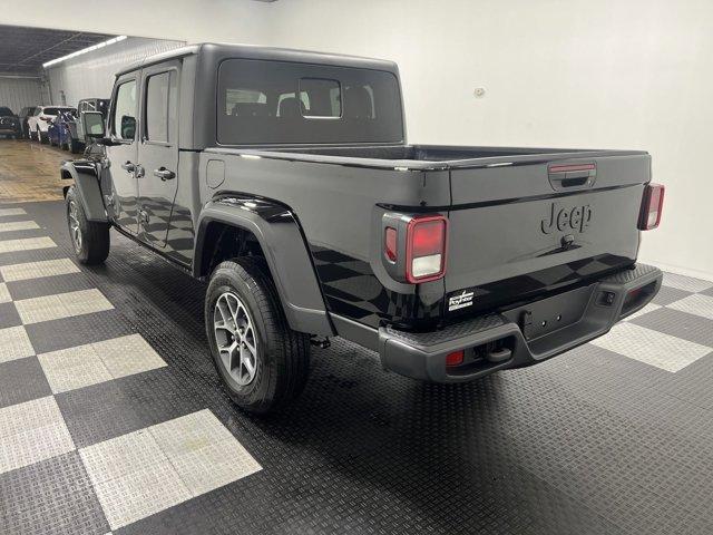 new 2024 Jeep Gladiator car, priced at $39,005