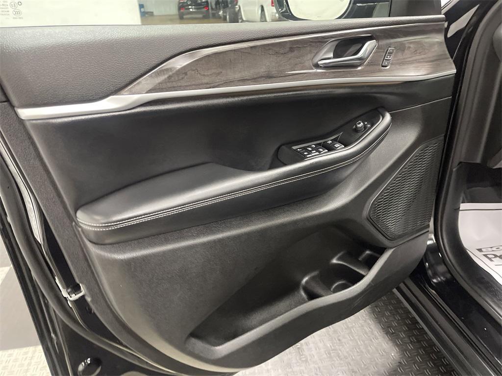 used 2024 Jeep Grand Cherokee car, priced at $36,516