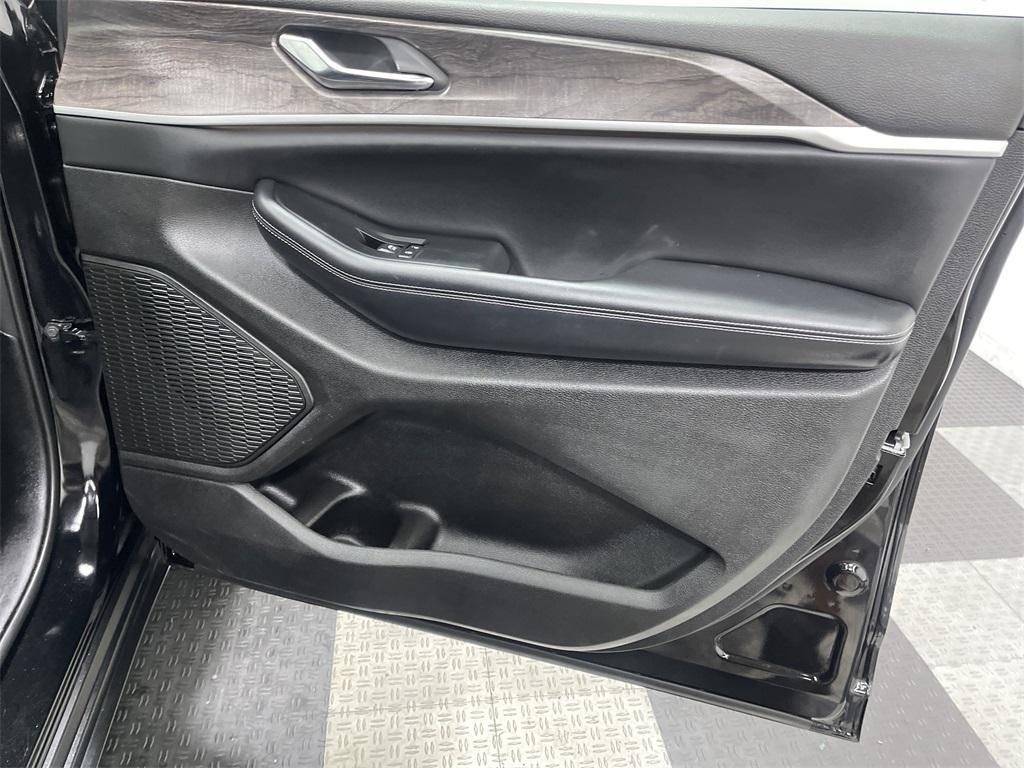used 2024 Jeep Grand Cherokee car, priced at $36,516