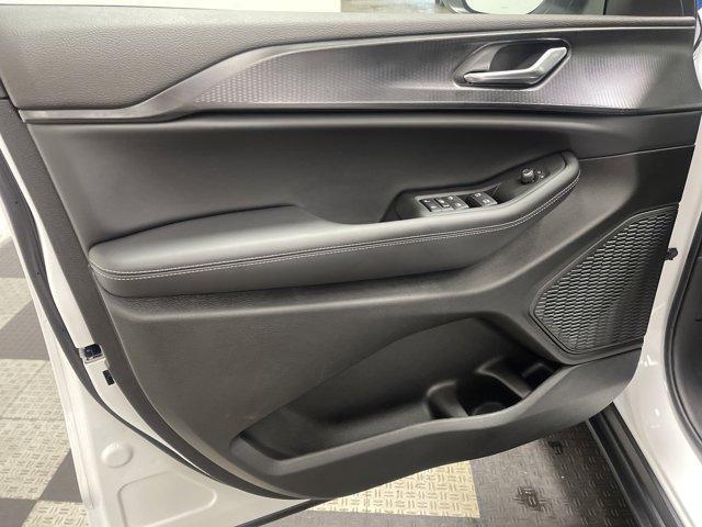 new 2025 Jeep Grand Cherokee car, priced at $39,177